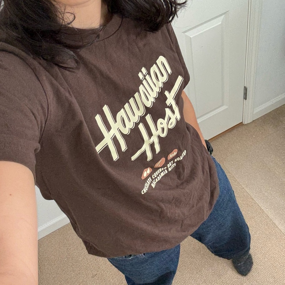 hawaiian host chocolate brown t-shirt, size medium